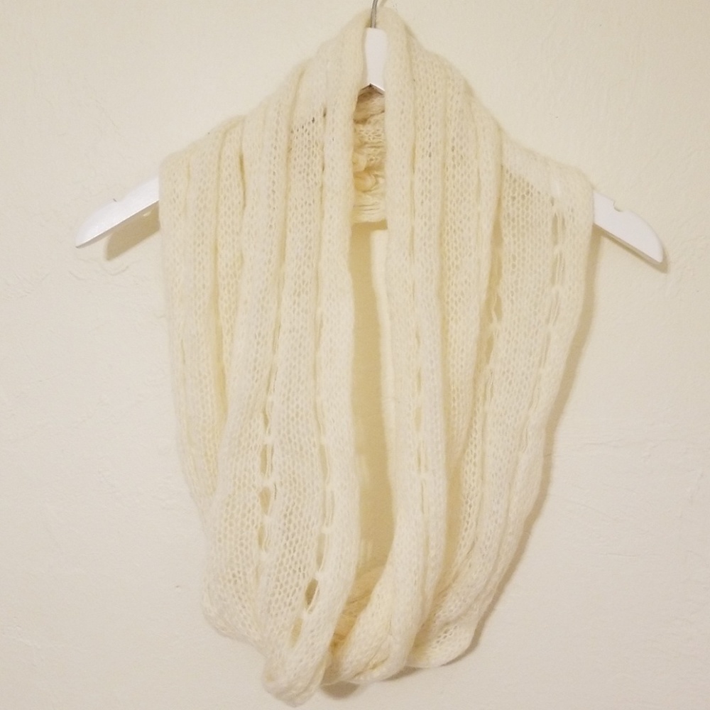 ⏩2 Available⏪ Cream knit infinity scarf